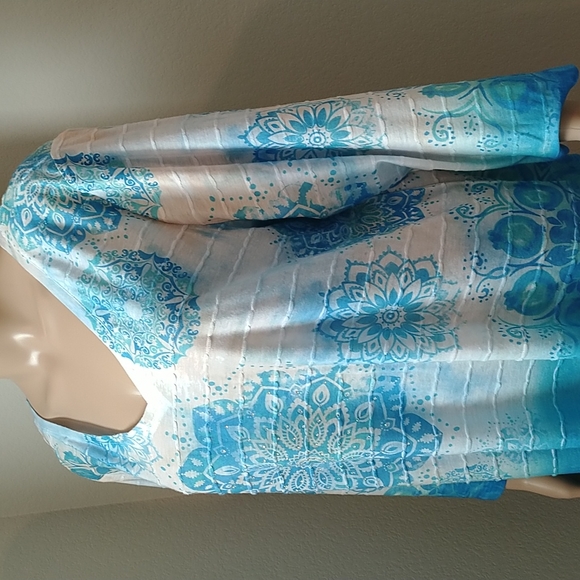 Time And Tru Blue/White Floral Mandela Pattern V Neck Long Sleeve Flowy Shirt - Picture 3 of 8